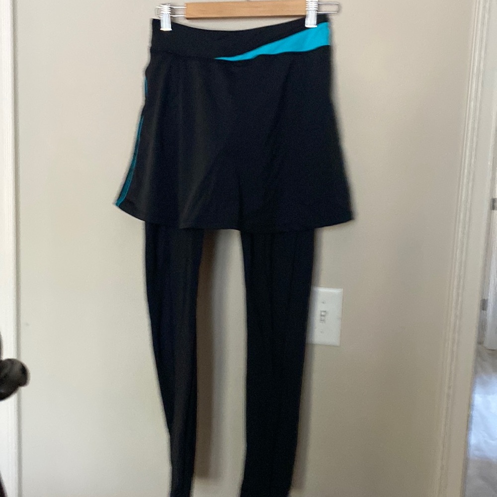 Women’s black biking leggings with skirt. L